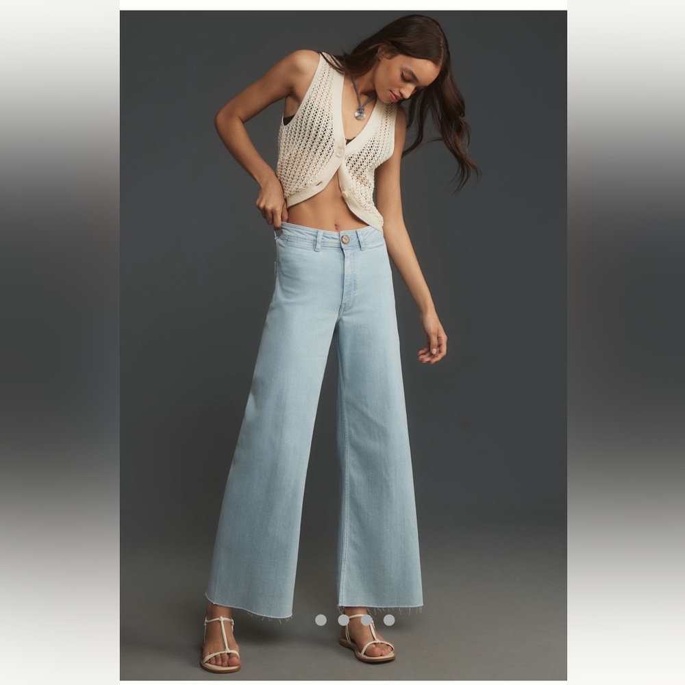 Light Wash Wide Leg Cropped Jeans - Women